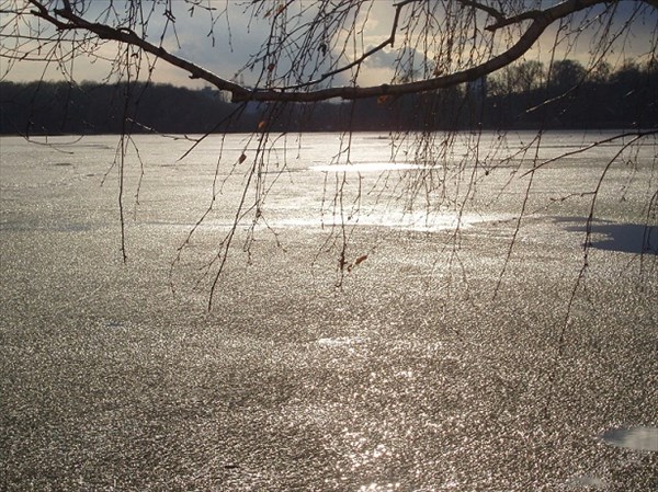 016-Дотаивающий лед на Белом озере, Пасха, 2006